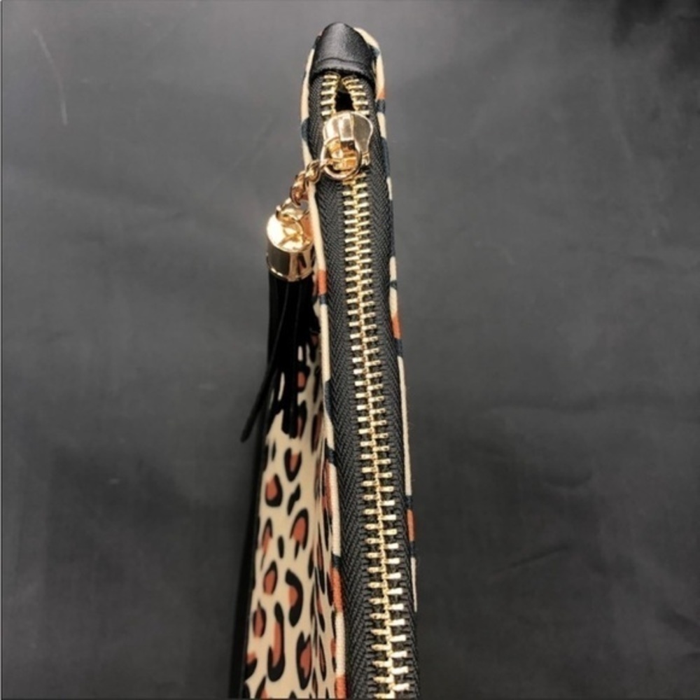 Leopard print zip top clutch / pouch - Picture 10 of 11